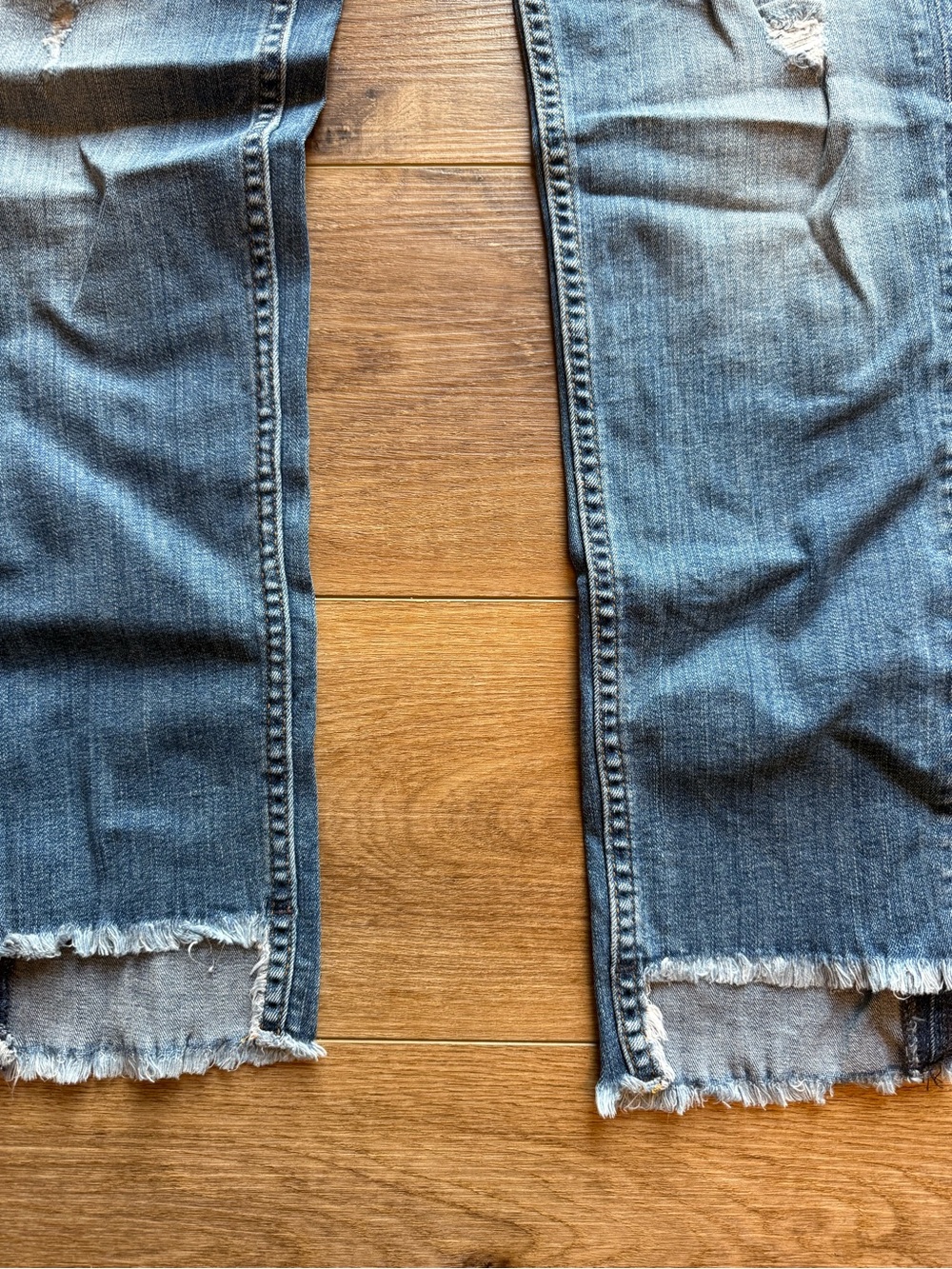Hudson Jeans Distressed Ankle Crop in Medium Blue - Picture 2 of 7